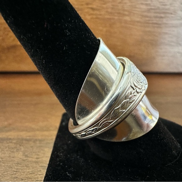 Silver Saddle Spoon Ring - Picture 3 of 16